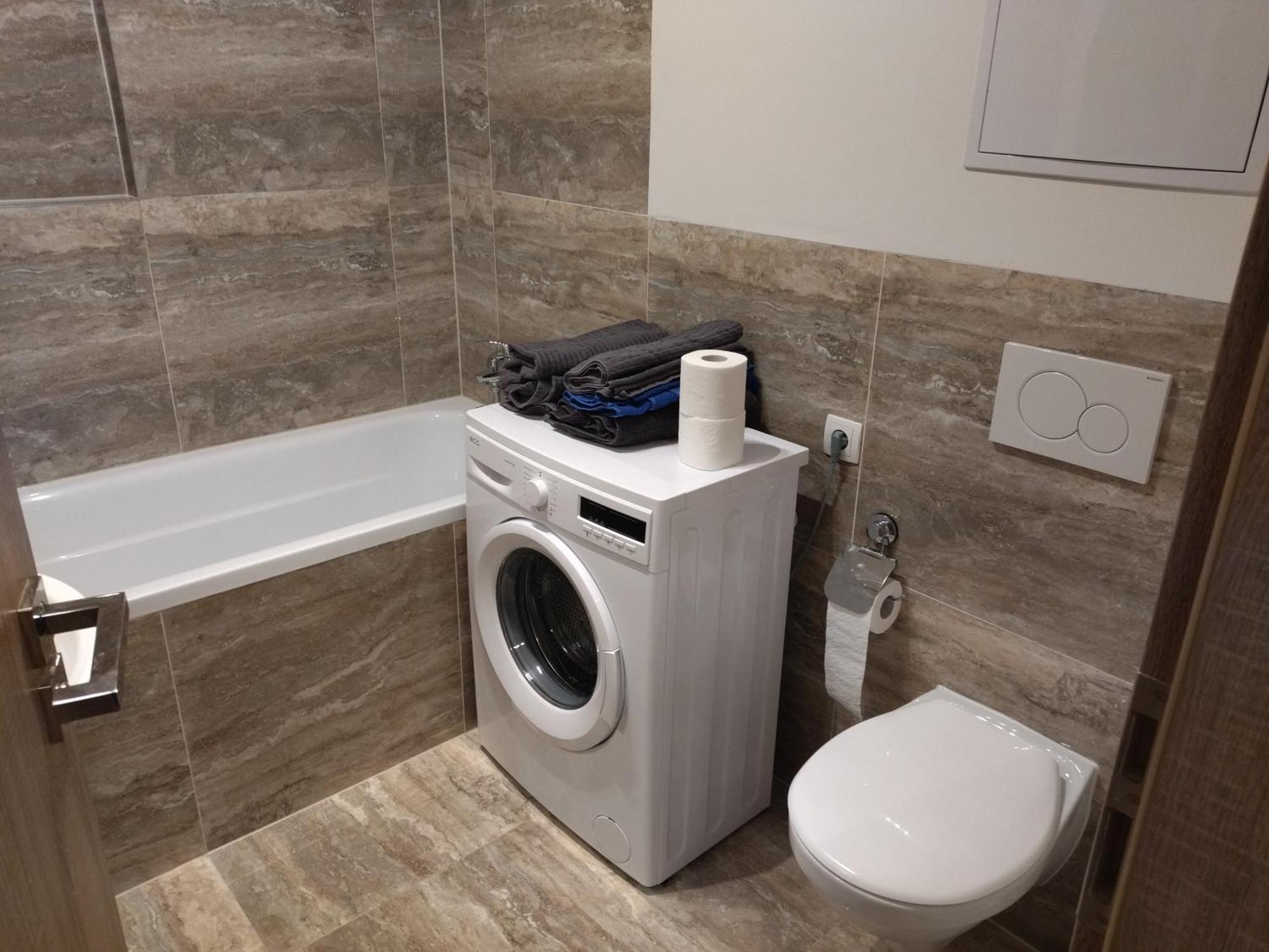 Brand New Two Room Apartment #34 With Free Secure Parking In The Center Praga Exterior foto